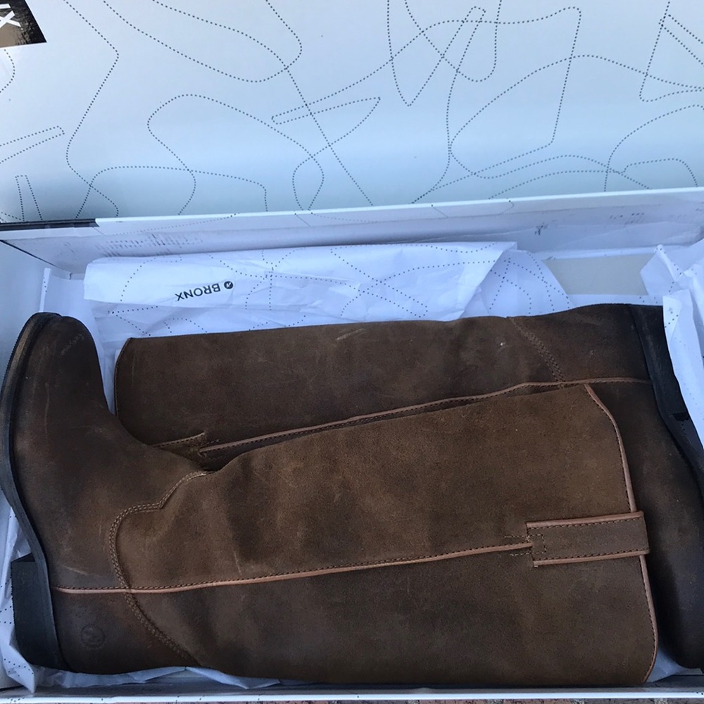 Boots - Picture 4 of 4